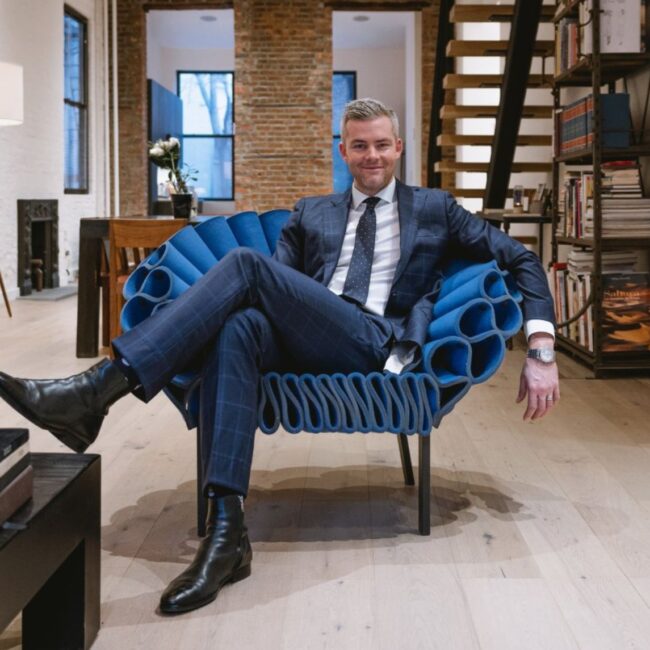 ryan-serhant-photo-pose